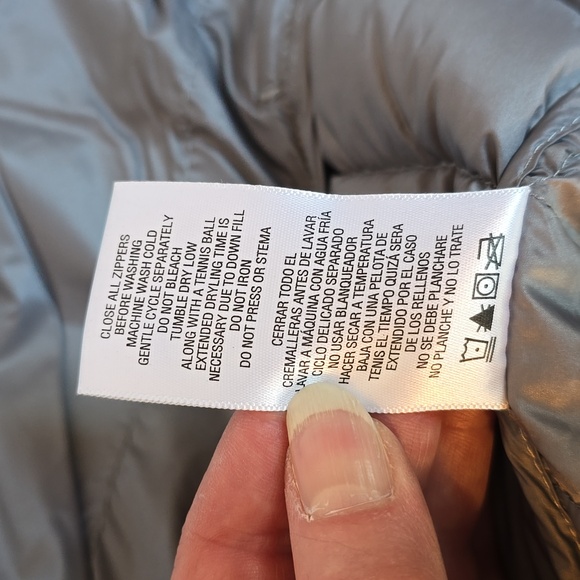 Attention Men's Medium Down puffer vest. - Picture 8 of 9